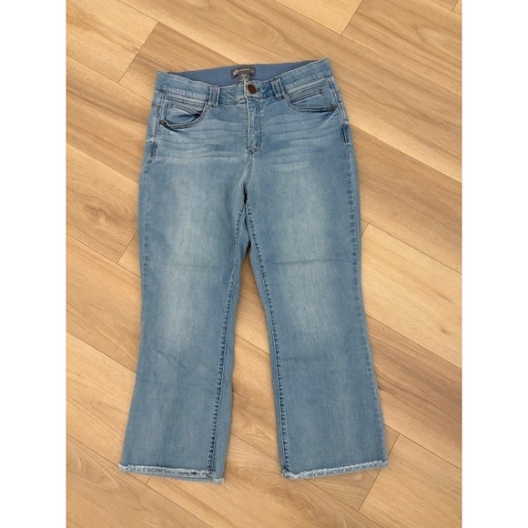 Democracy Women's Jeans Blue Frayed Hem Cropped Flare Leg Denim Size 16W - Picture 1 of 3
